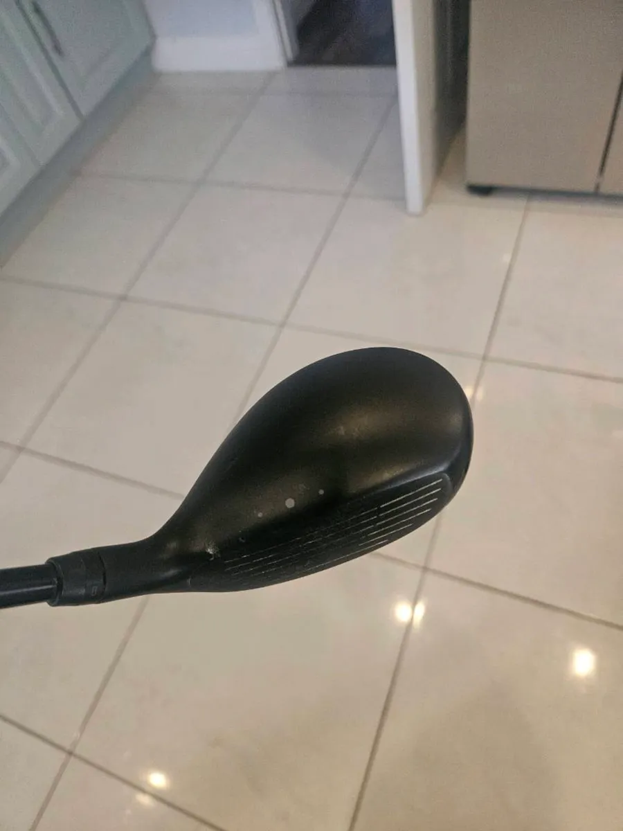 Left handed ping g425 22 degree hybrid - Image 1