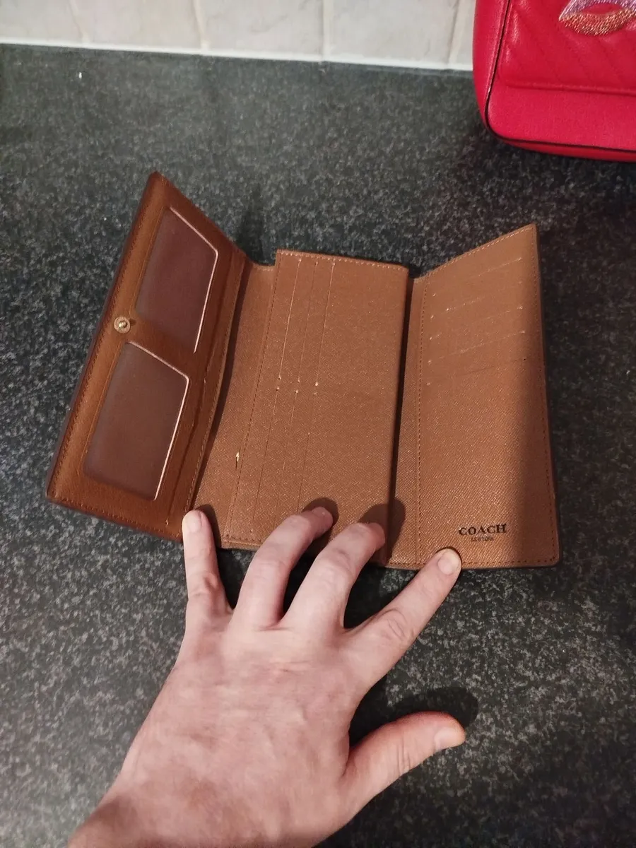 COACH Signature Trifold Long Wallet - Image 4