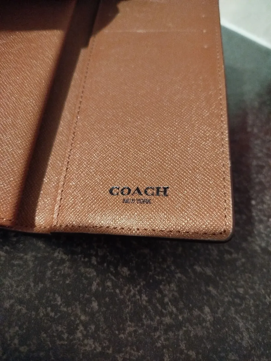 COACH Signature Trifold Long Wallet - Image 3