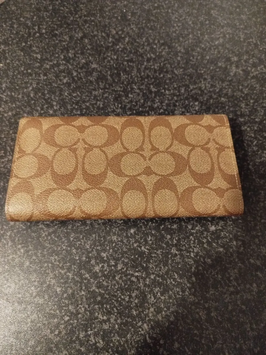 COACH Signature Trifold Long Wallet - Image 2
