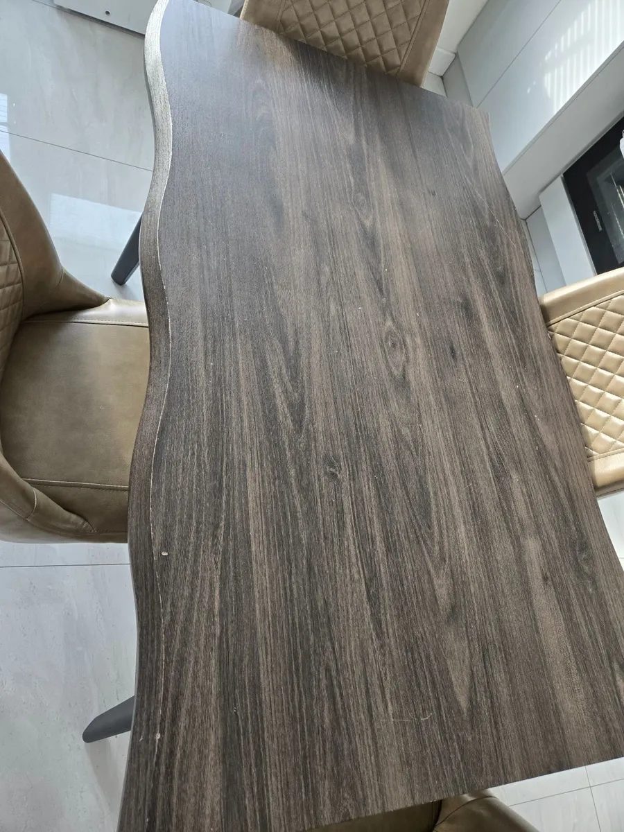 Dining table - Image 1