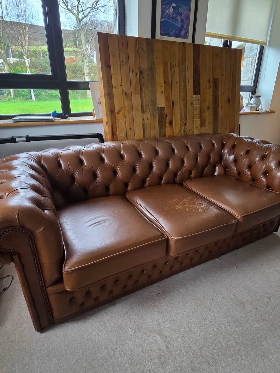 Chesterfield sofa - Image 1