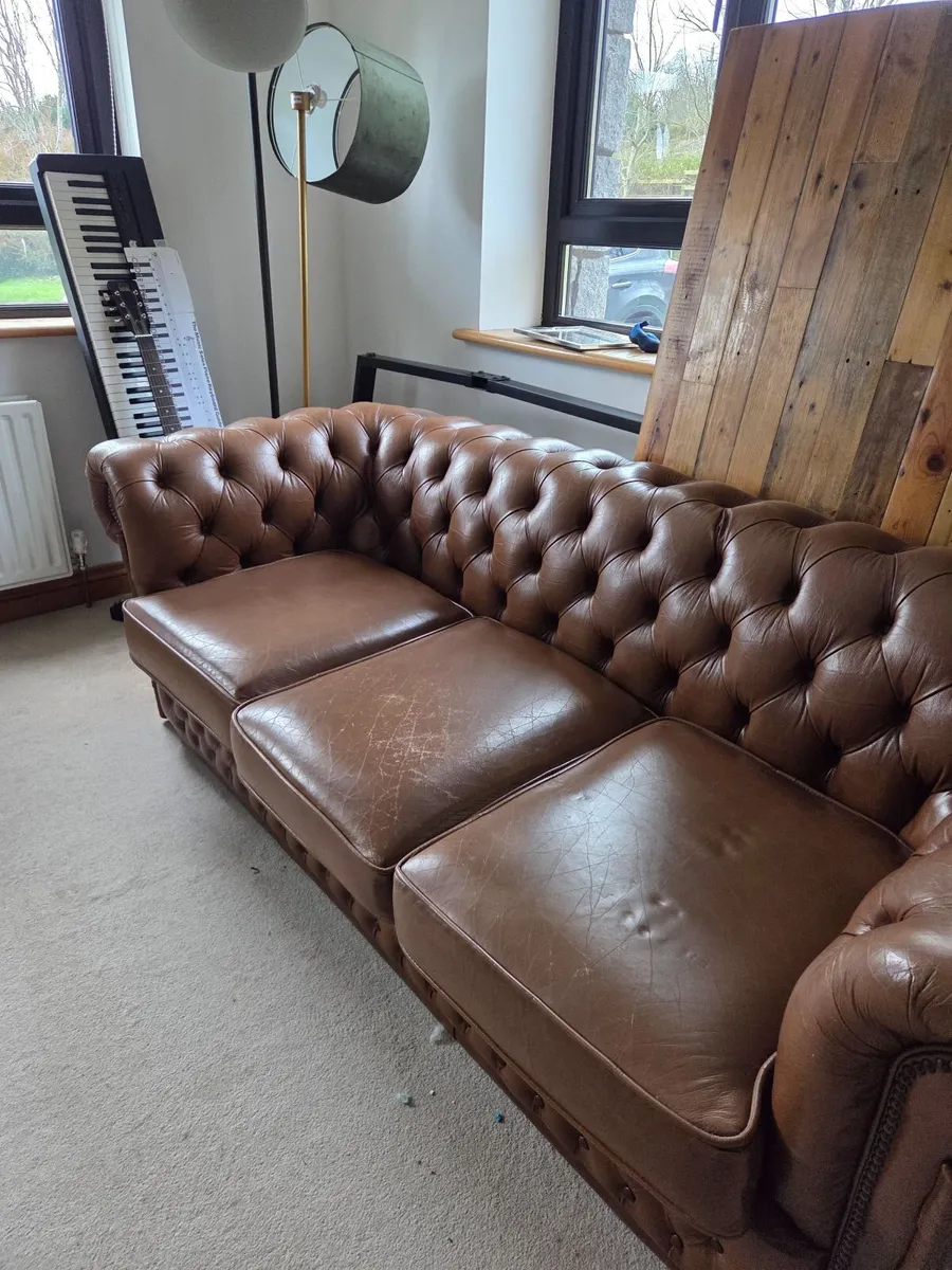 Chesterfield sofa - Image 4