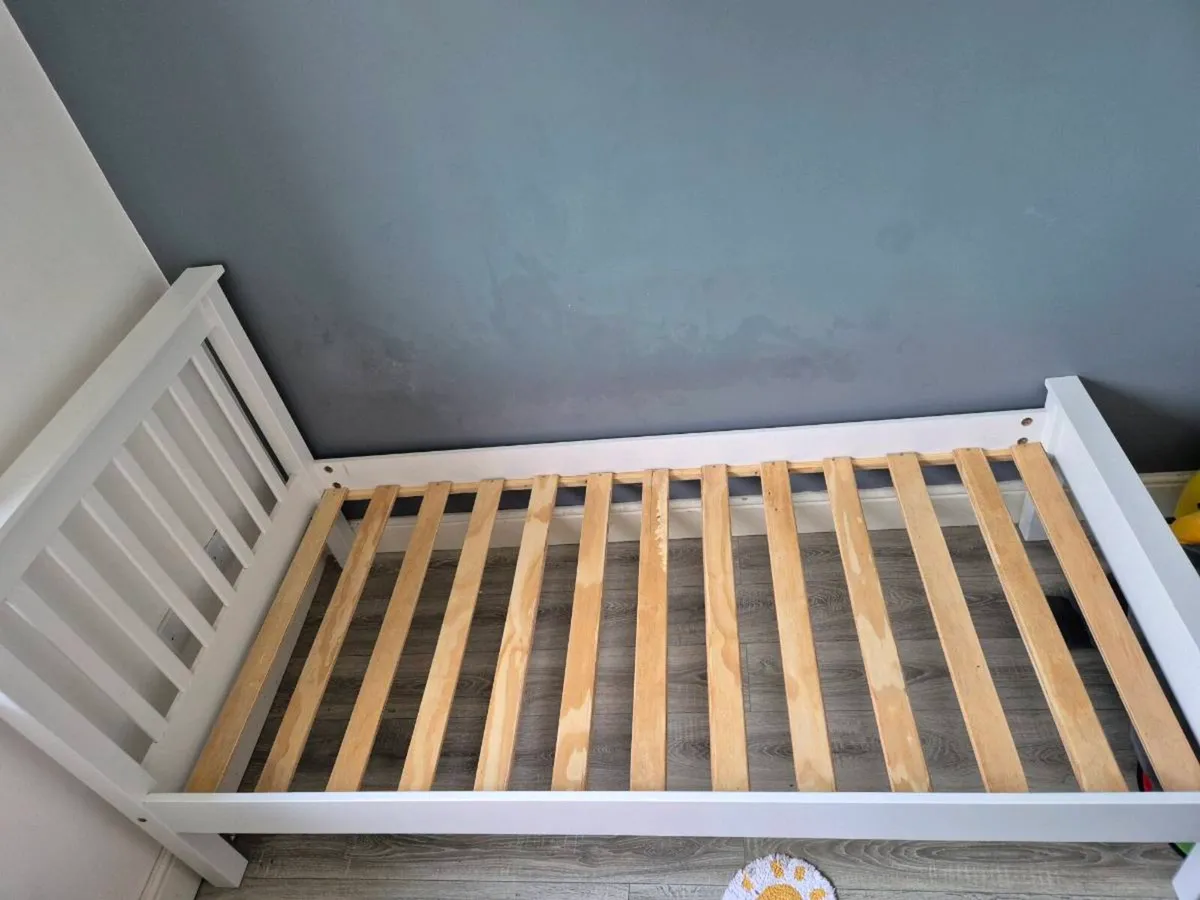 Single bed - Image 2