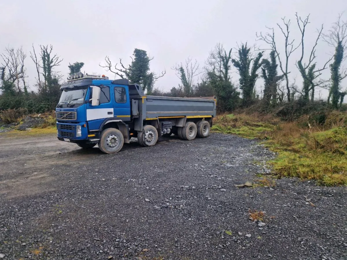 Volvo fm 13 8x4 tipper - Image 2