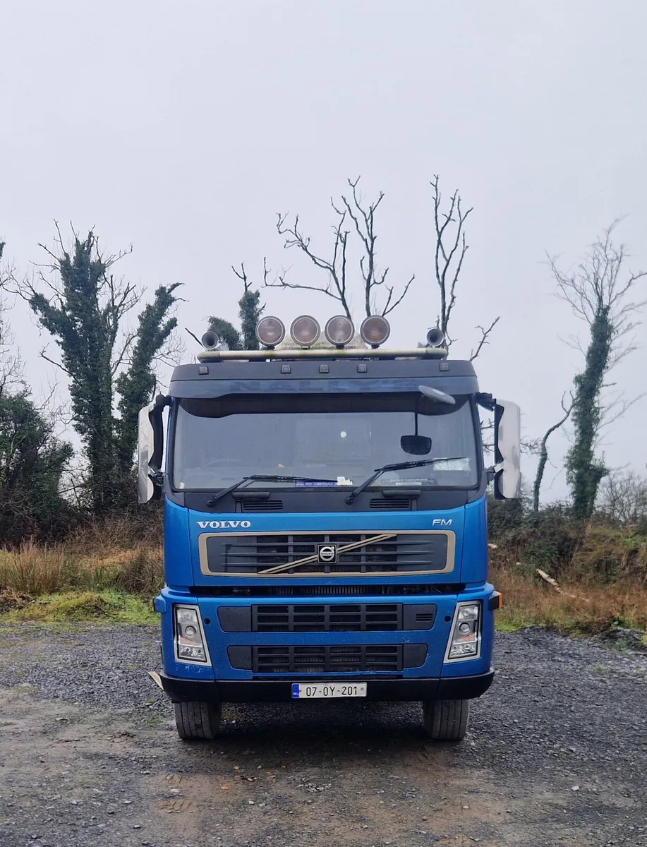 Volvo fm 13 8x4 tipper - Image 3