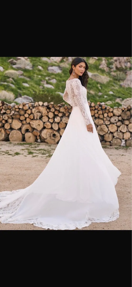 Wedding dress - Image 1