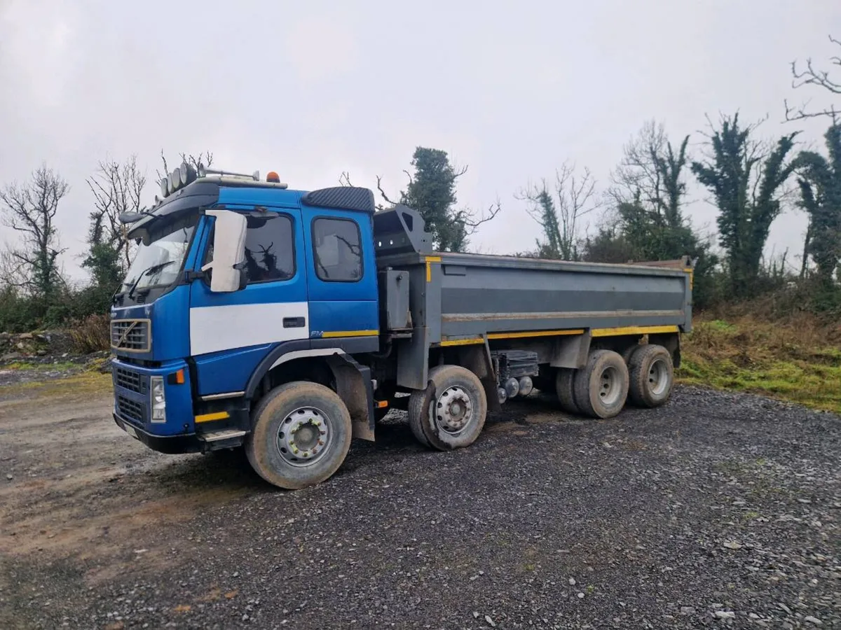Volvo fm 13 8x4 tipper - Image 4