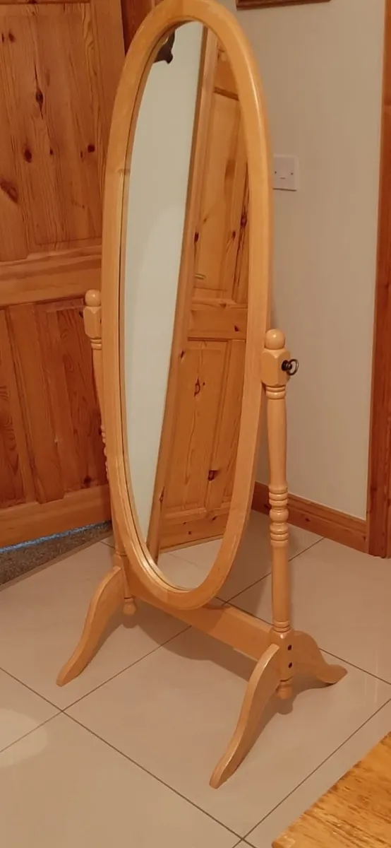 Tall standing mirror and blanket box - Image 1