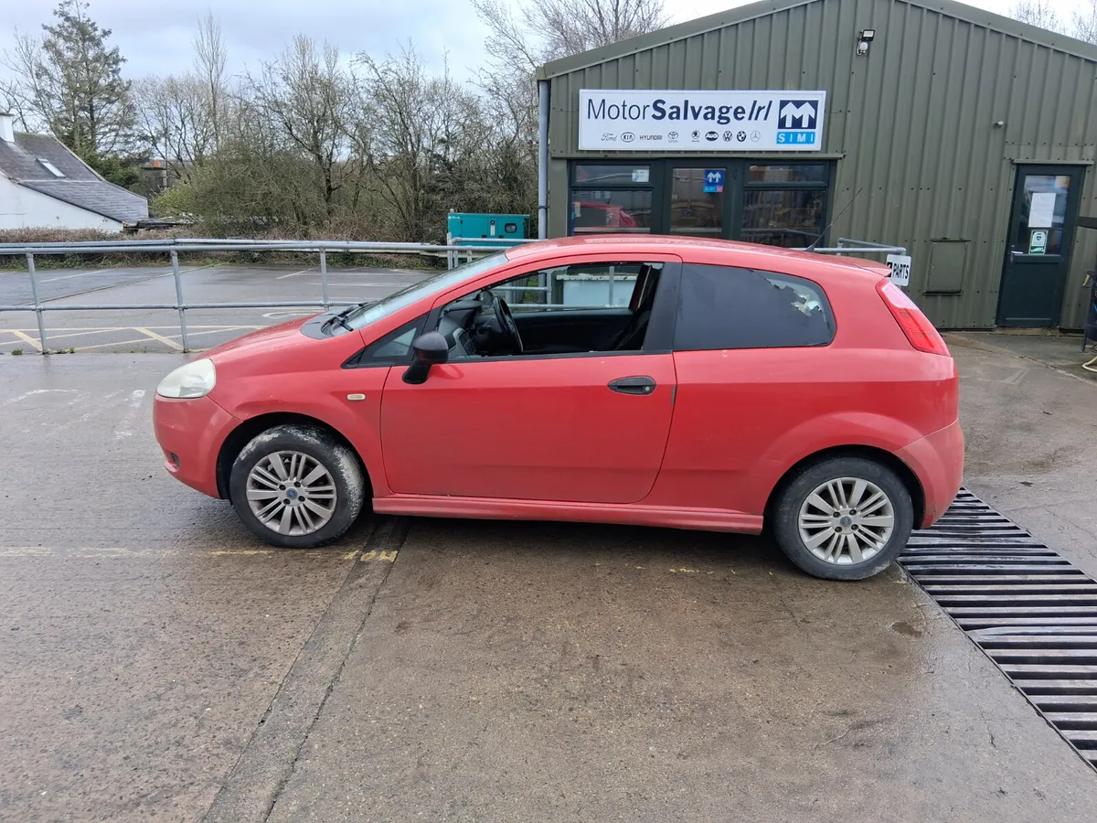 2009 FIAT GRANDE PUNTO  VAN (for parts only) - Image 1
