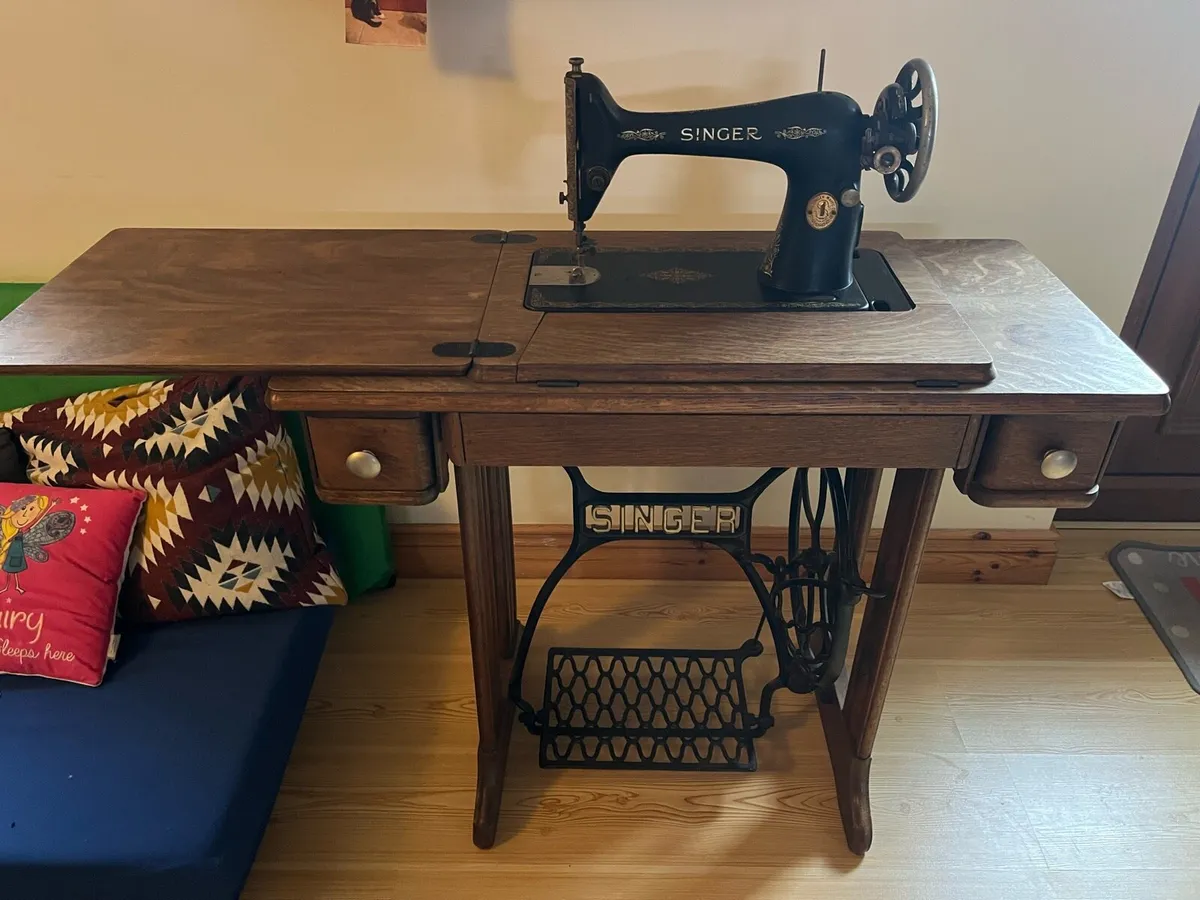 Antique sewing machine - Image 2