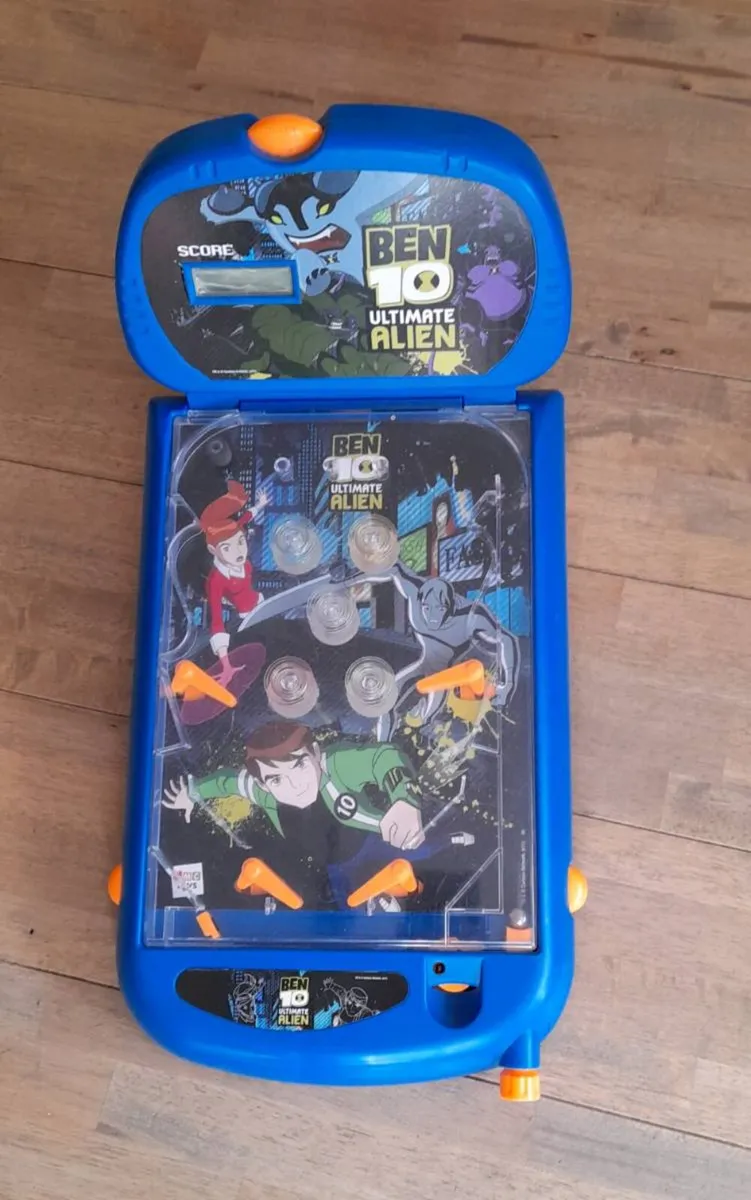 Ben 10 Ultimate Alien Pinball game