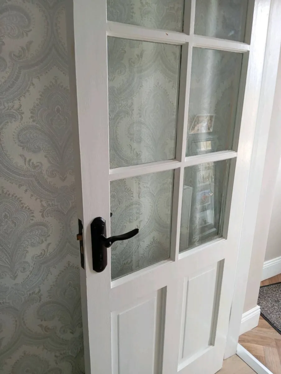 In side glass door - Image 1