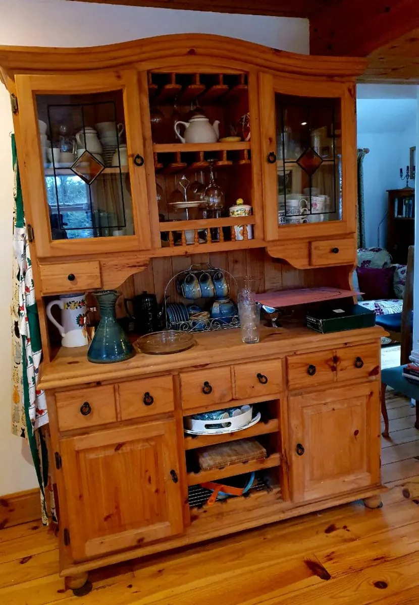 Dresser - Image 1