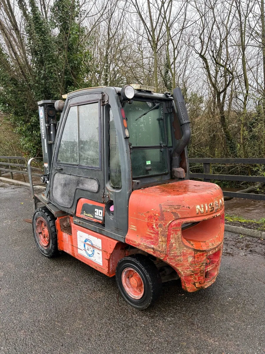 NISSAN 30 DIESEL FORKLIFT - Image 2