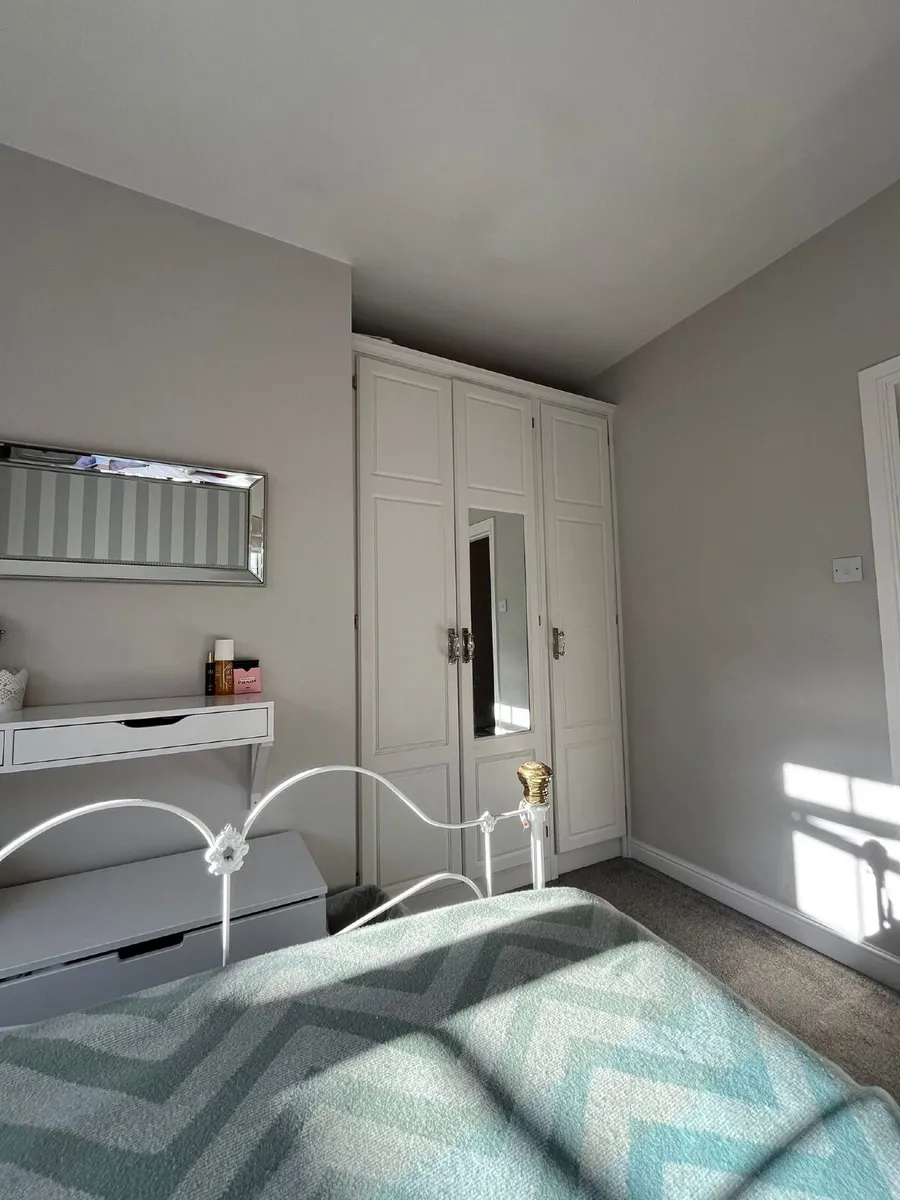 Bed and mattress - Image 2