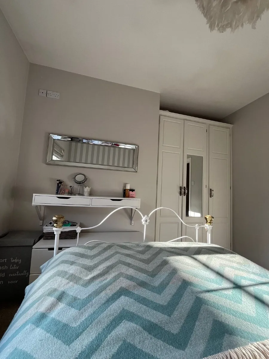 Bed and mattress - Image 3