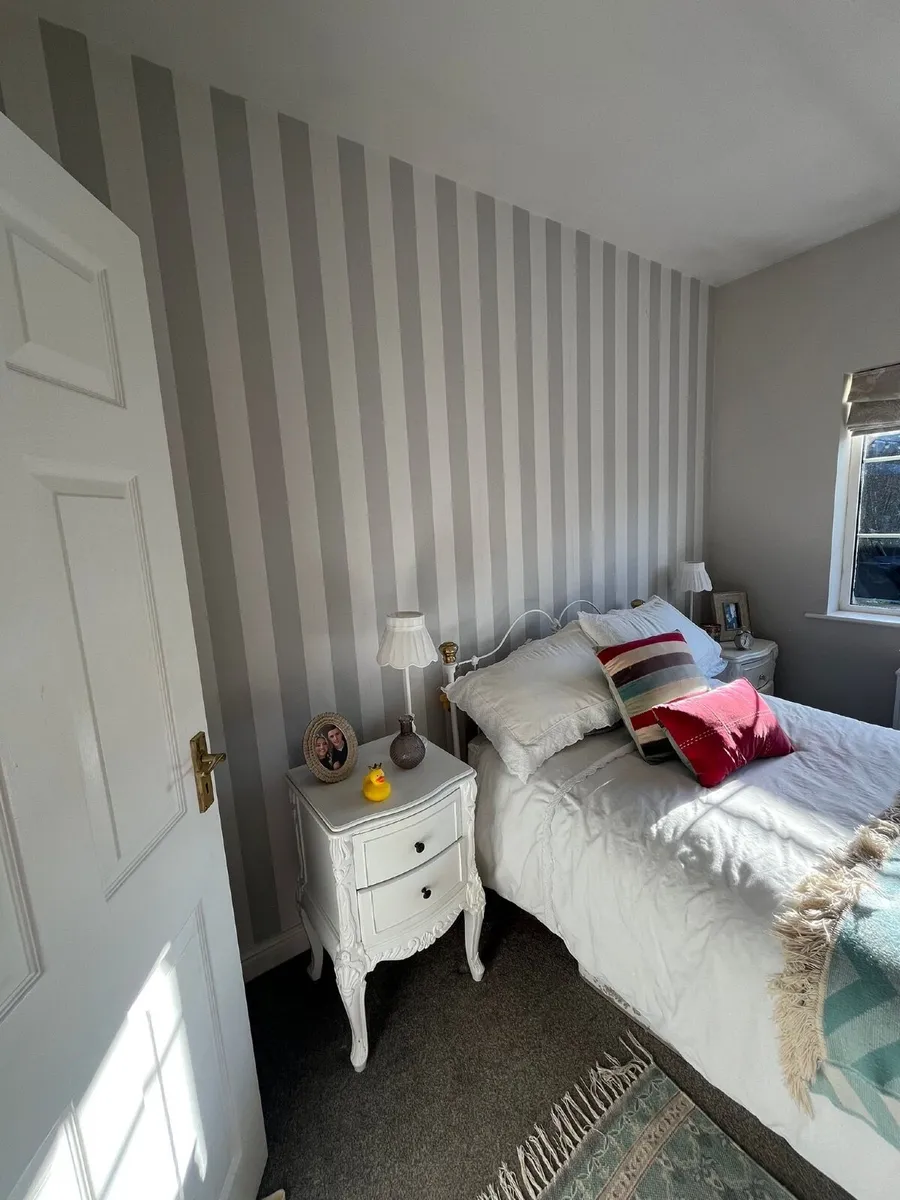 Bed and mattress - Image 4