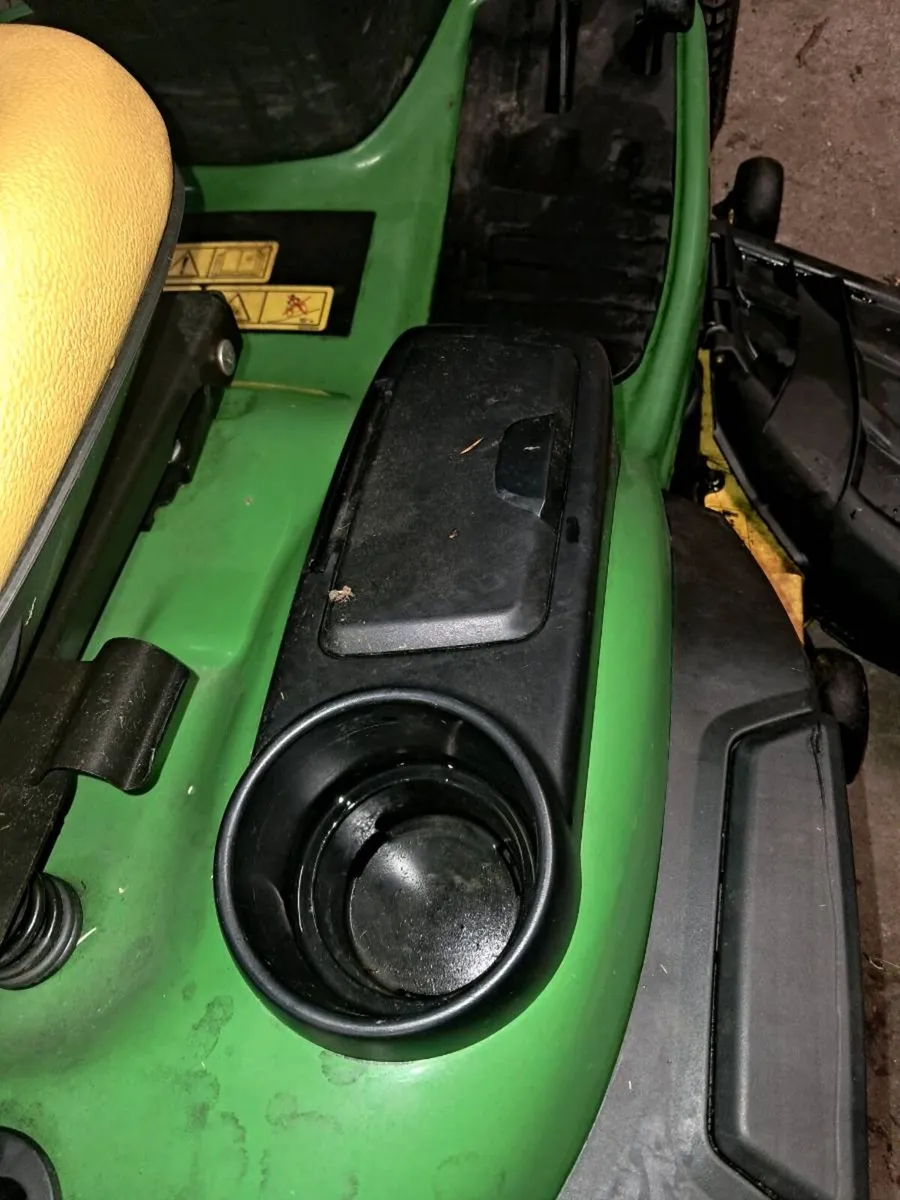 John Deere ride on mower - Image 4