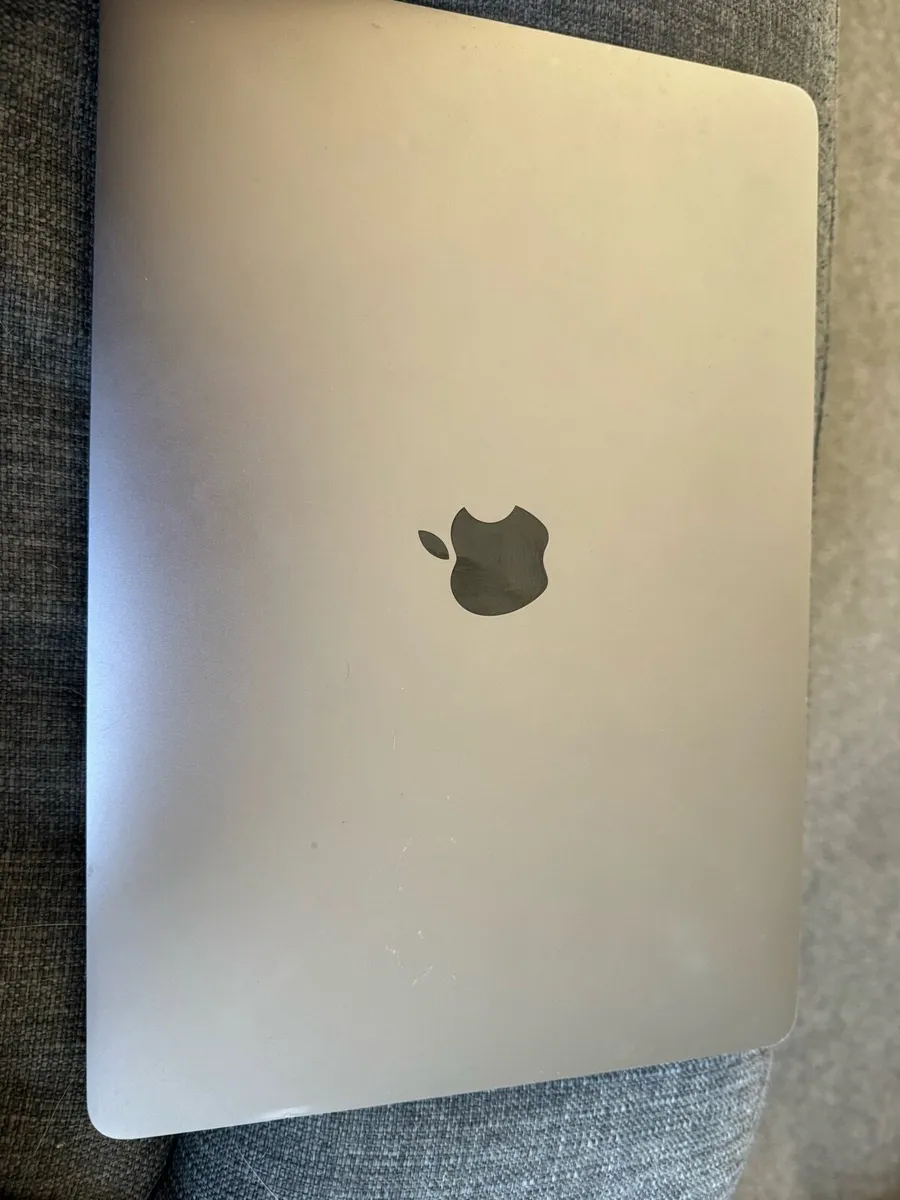 MacBook Pro 2018 - Image 2