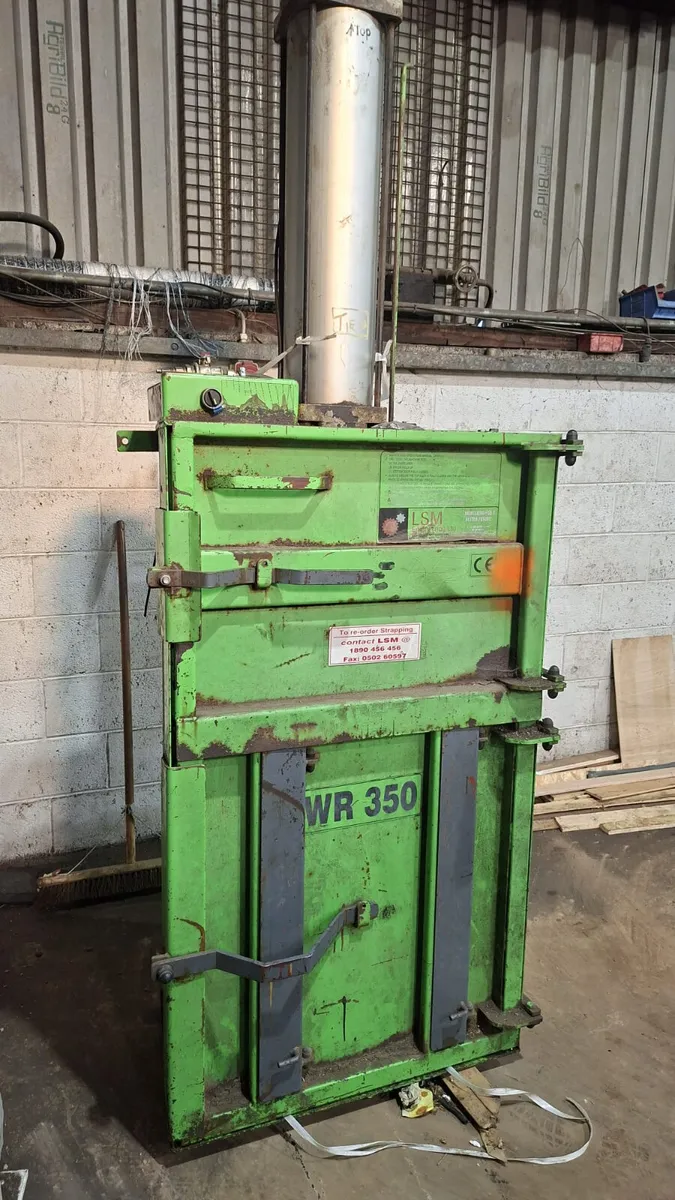 Cardboard & Plastic baler - Image 1