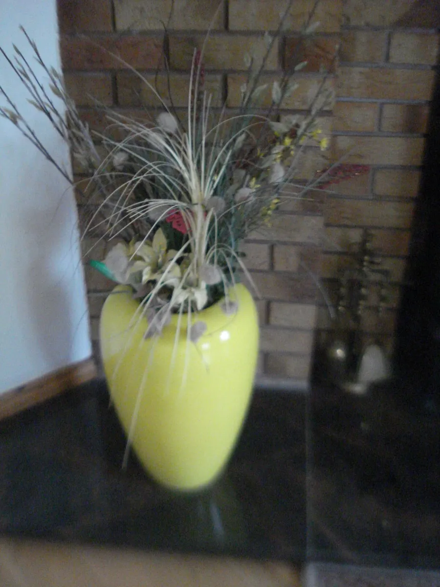 LARGE YELLOW GLAZED VASE WITH ARTIFICIAL FLOWERS. - Image 4