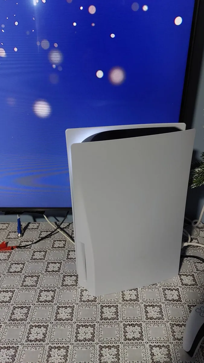 Playstation 5 + Controller - Image 2