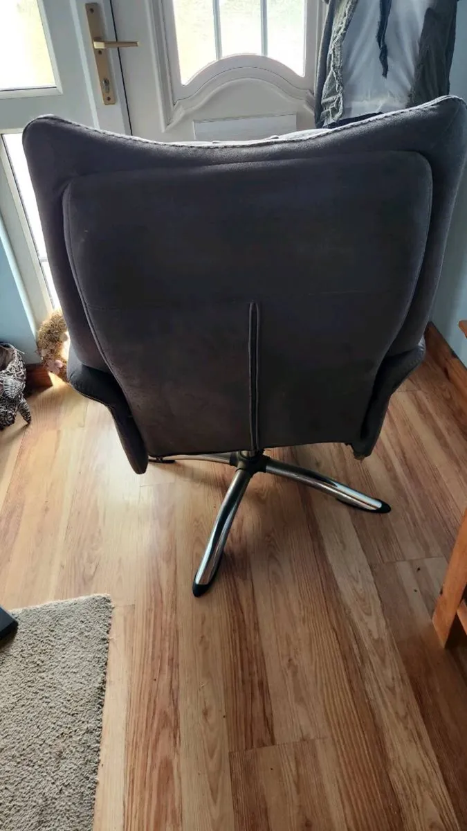 Reclining Chair - Image 4