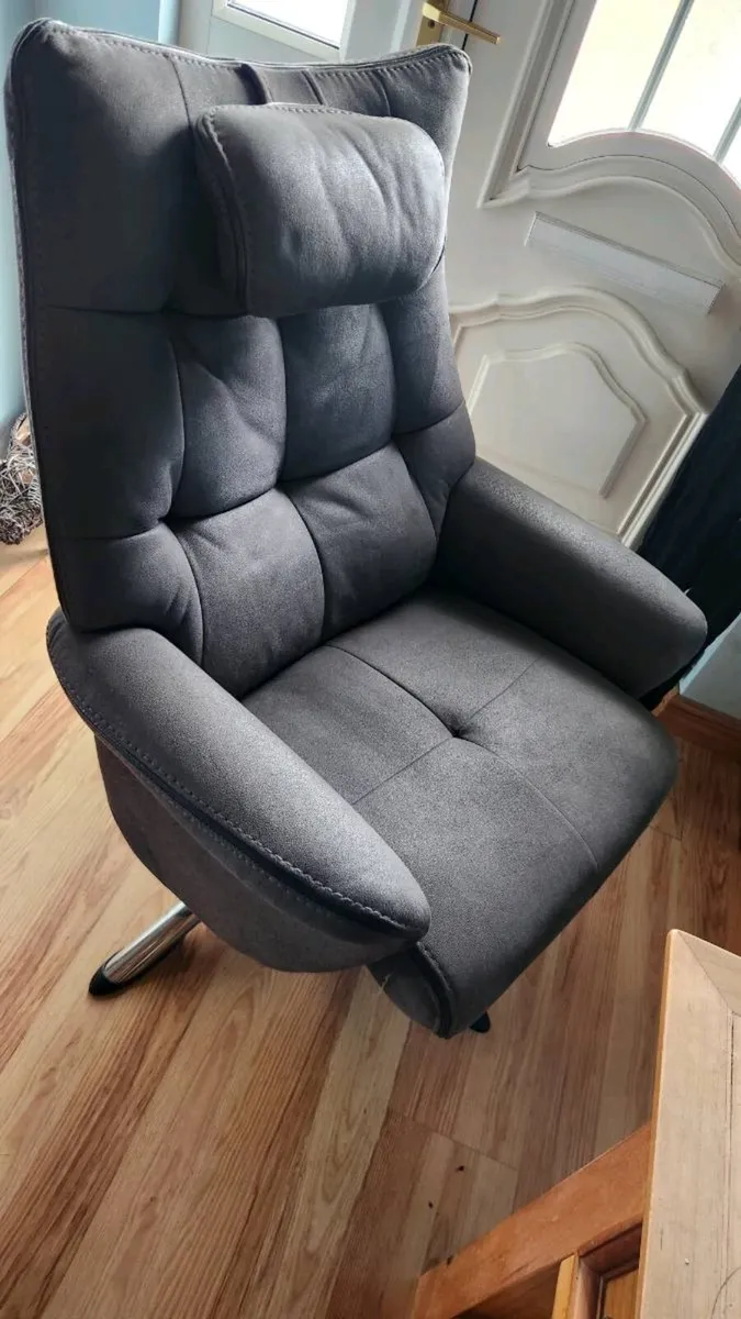 Reclining Chair - Image 1