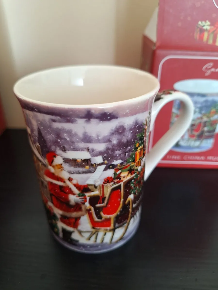 NEW China Christmas scene mugs x 2 - Image 4