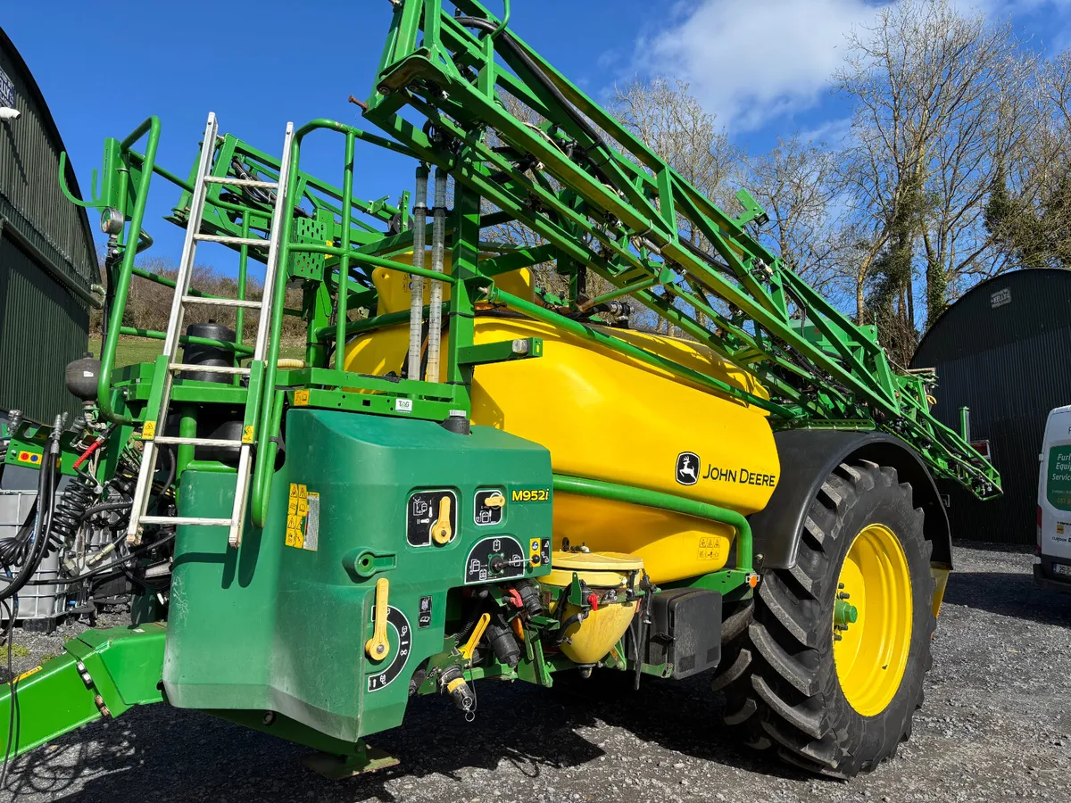 John Deere M952i  Trailed Sprayer - Image 3