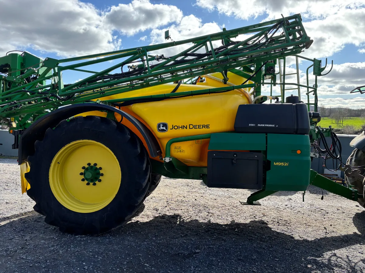 John Deere M952i  Trailed Sprayer - Image 2