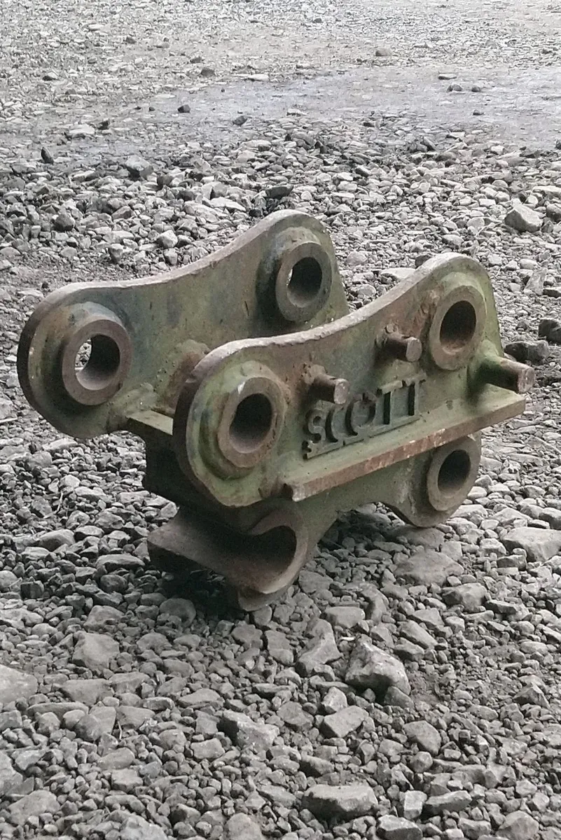 45mm PIN QUICK HITCH ( 230mm centres ) - Image 1