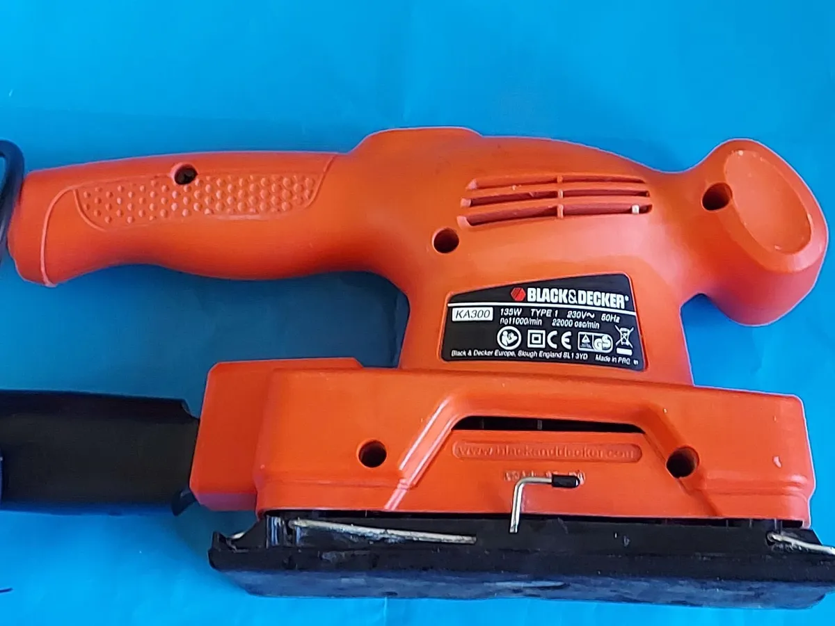 Black & Decker KA300 Orbital Sander 1/3 Sheet 240V - Image 2