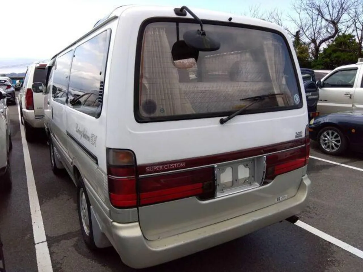 Toyota Hiace Camper 3.0 Diesel 8 seats - Image 4