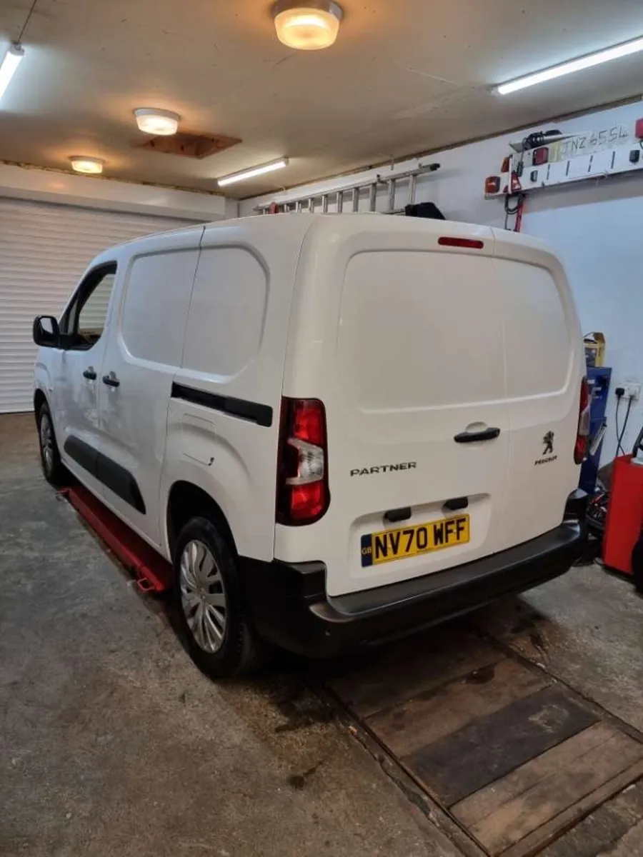 2021 Peugeot partner professional model - Image 3