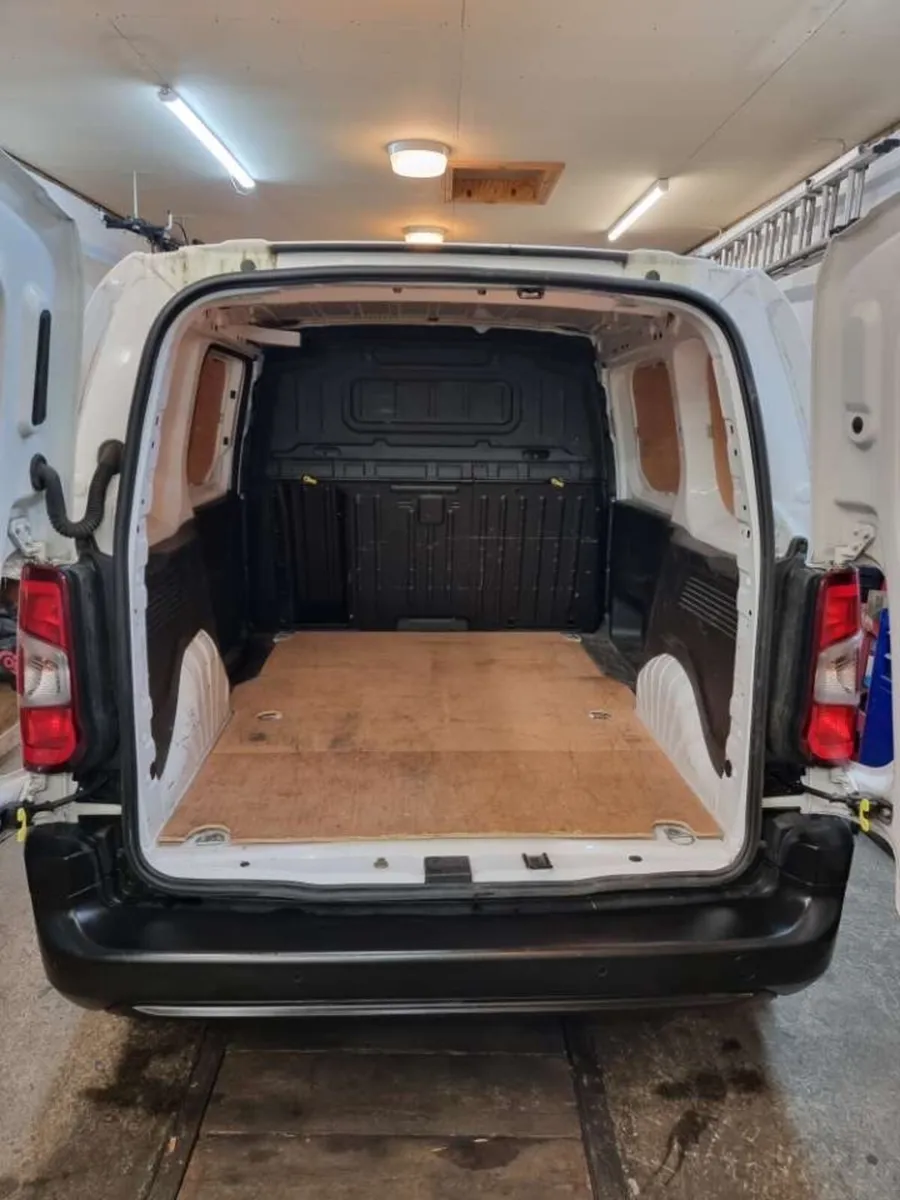 2021 Peugeot partner professional model - Image 4