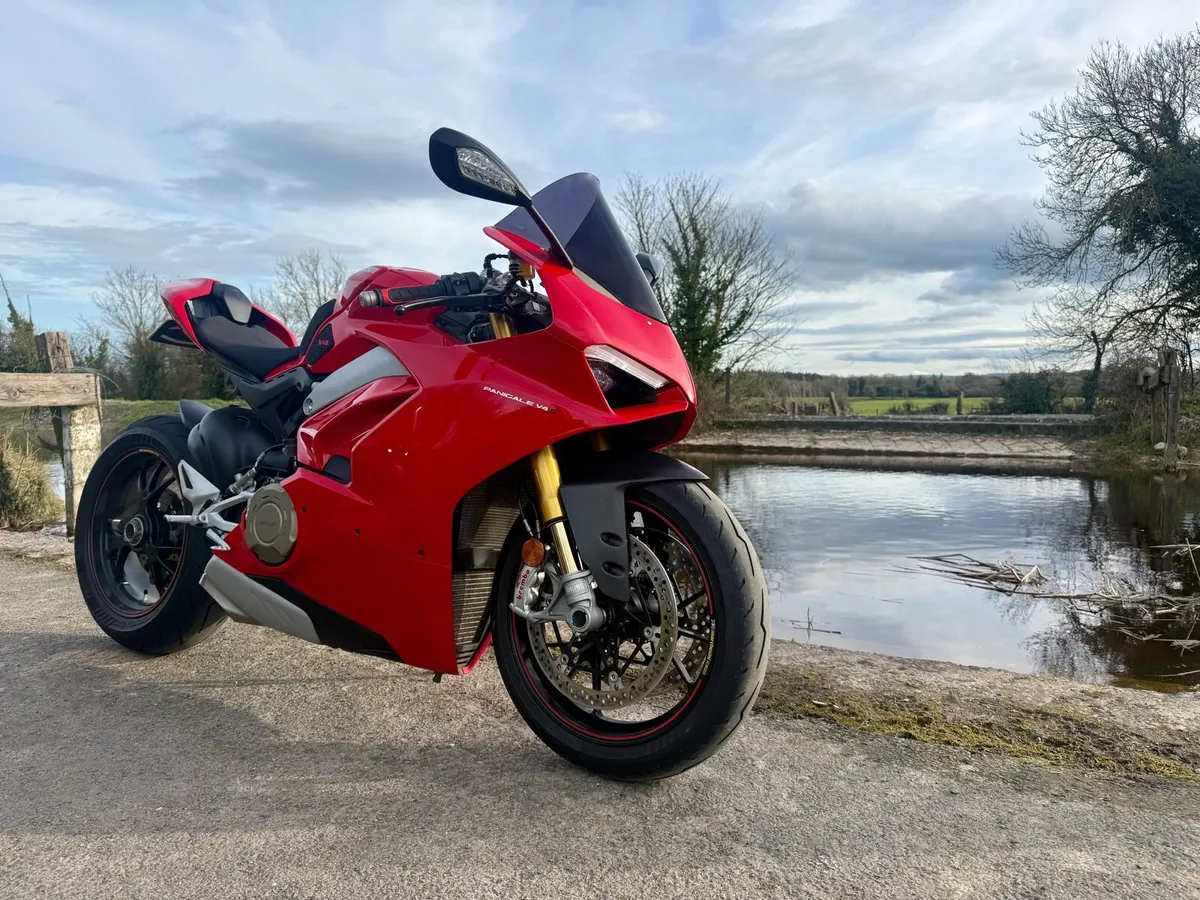 2018 Ducati Panigale V4S - Image 2