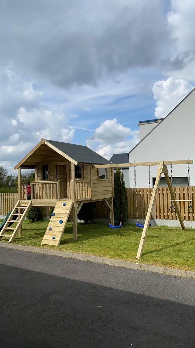 Climbing frames and playhouses - Image 1