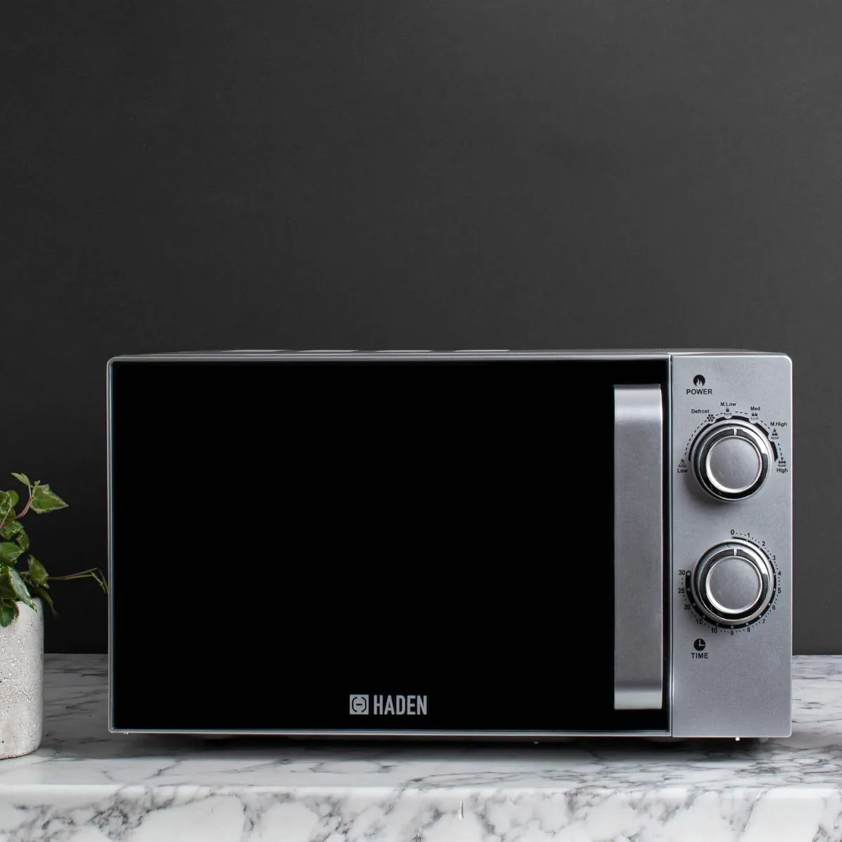 20L Microwave Oven - 700W with 6 Power Levels and - Image 2
