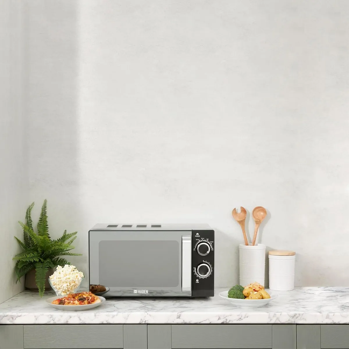 800W Black Microwave 20 Litre Capacity Mirror - Image 2