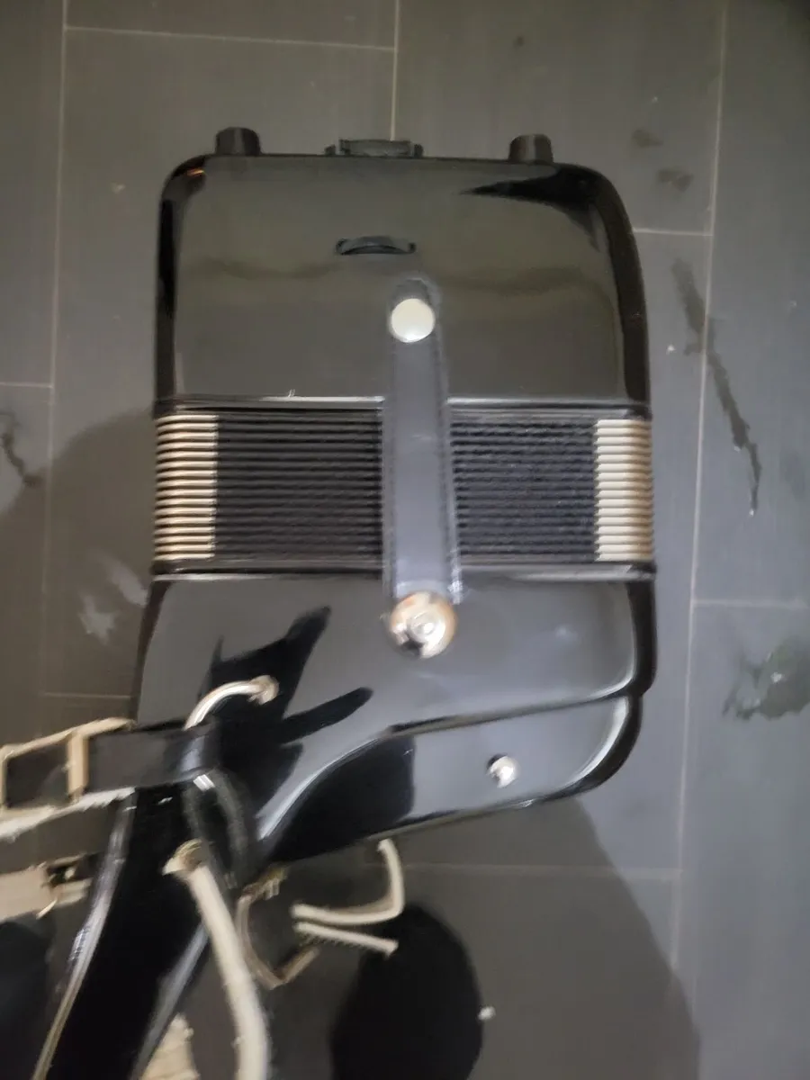 Stephenelli piano accordion 48 bass - Image 4