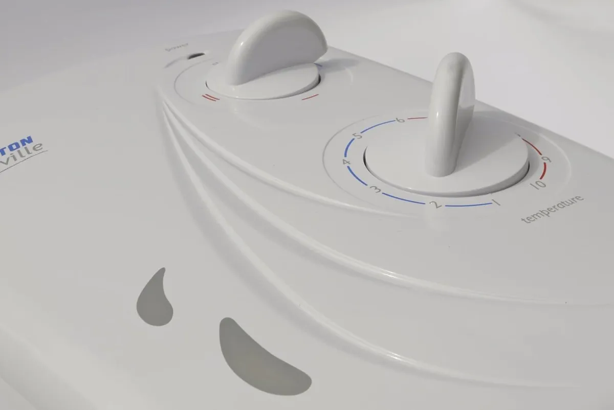 MOSV07SG Seville Universal Electric Shower 7.5 KW - Image 4