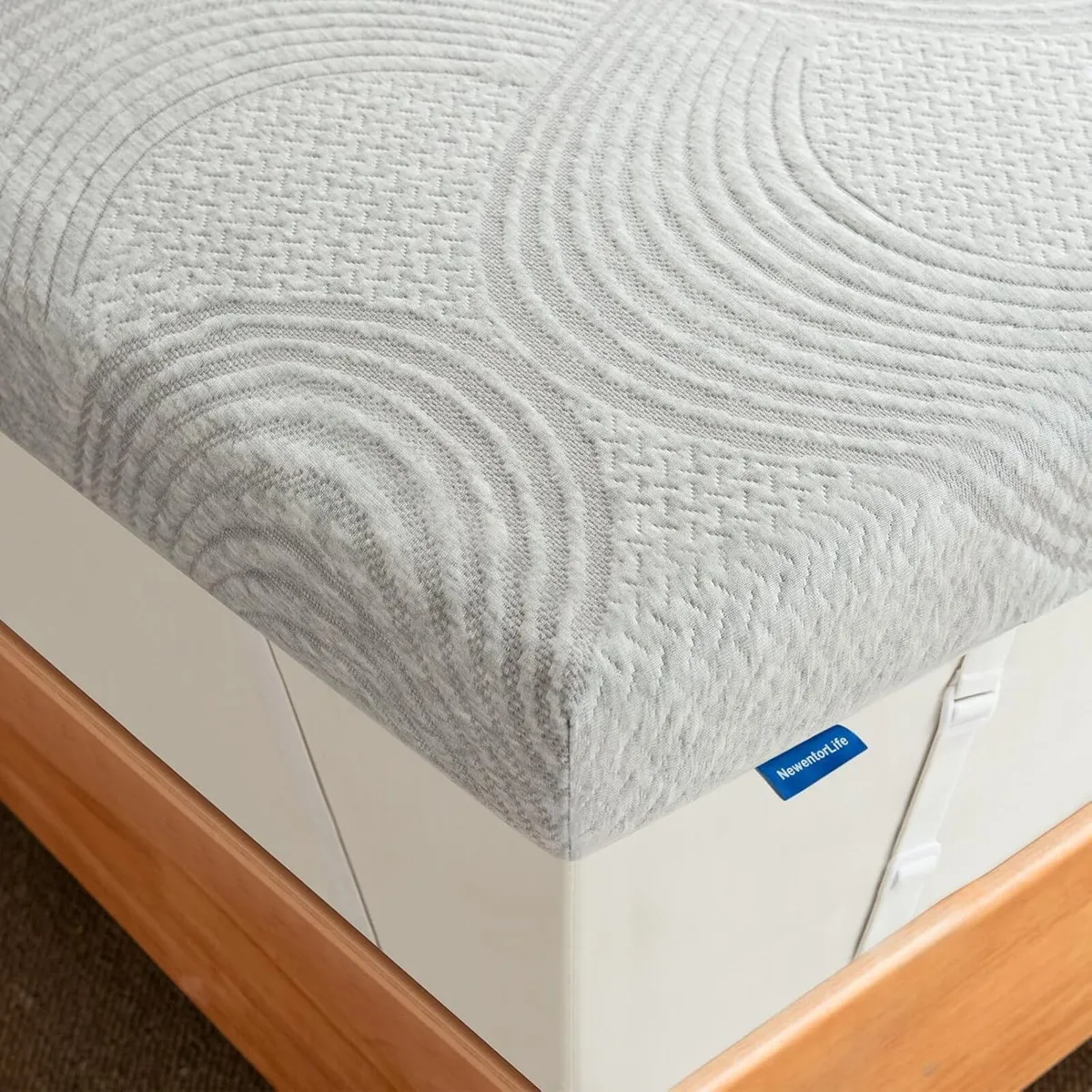 NewentorLife Memory Foam Mattress Topper with - Image 1