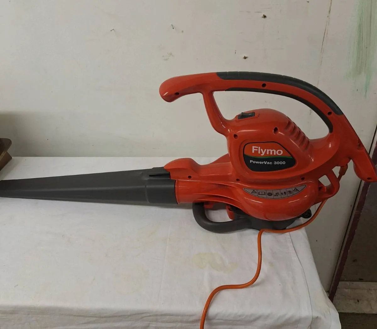 Flymo PowerVac 3000 electric leaf blower