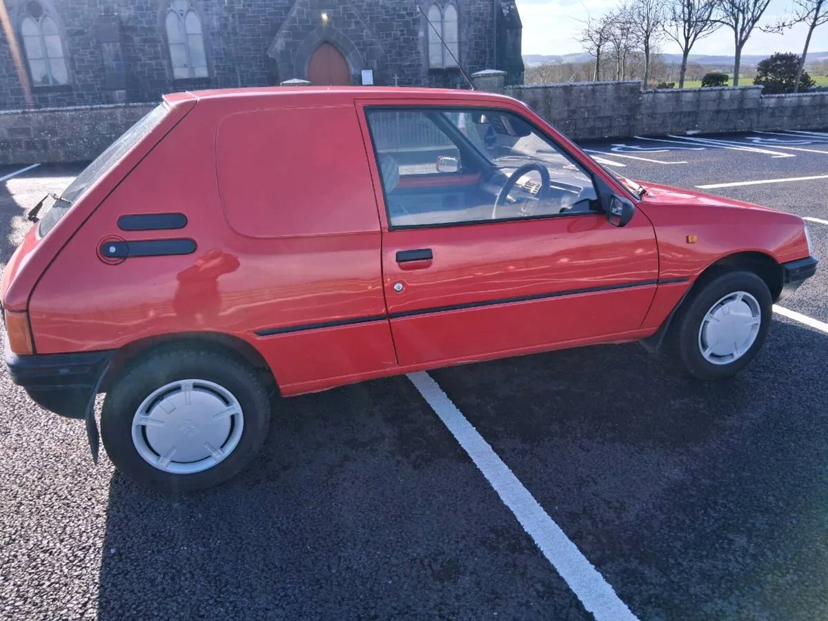 Beautiful 205 xrad van - Image 2