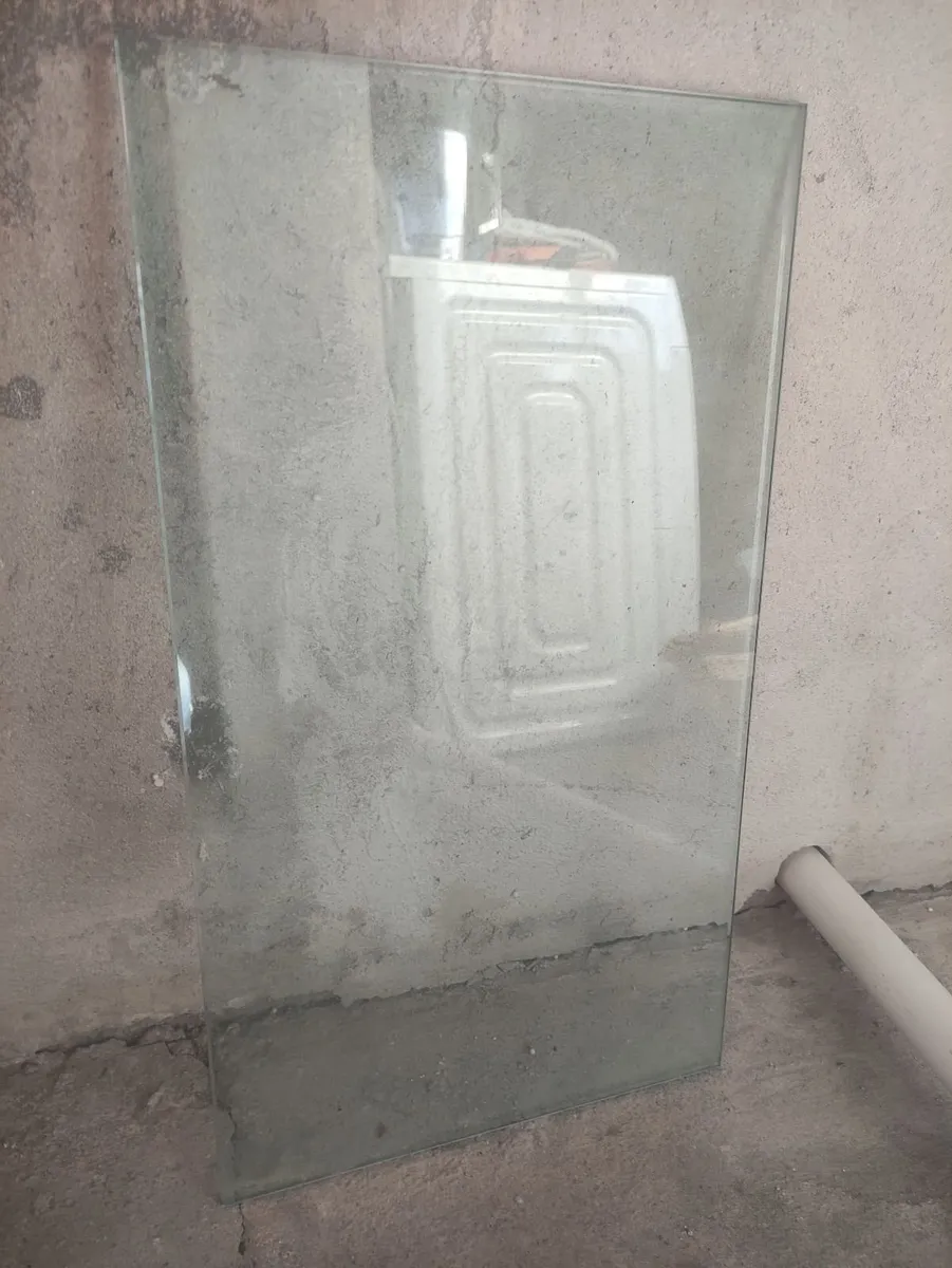 One piece of tempered glass dimensions 60 34 cm - Image 2