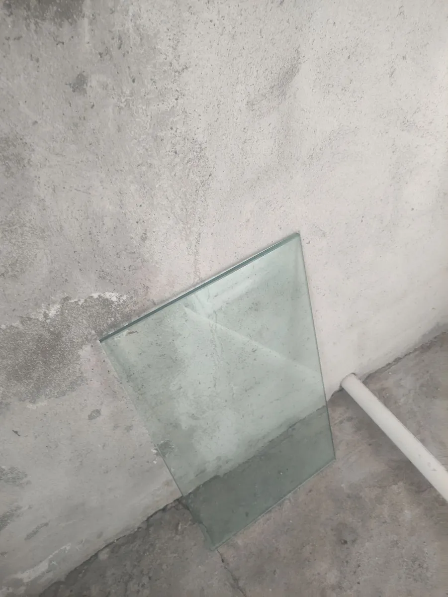 One piece of tempered glass dimensions 60 34 cm - Image 1