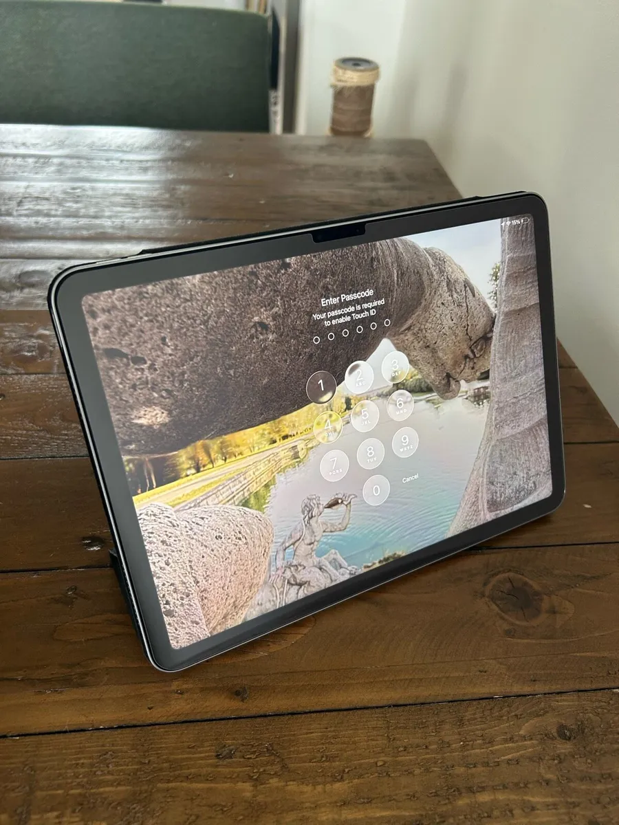 iPad Air M3 11 inch, 128GB, Space Grey, 100% Bat - Image 1