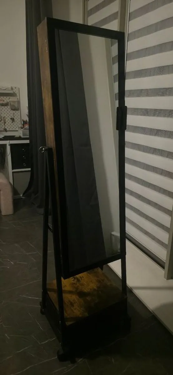 Stand mirror - Image 1